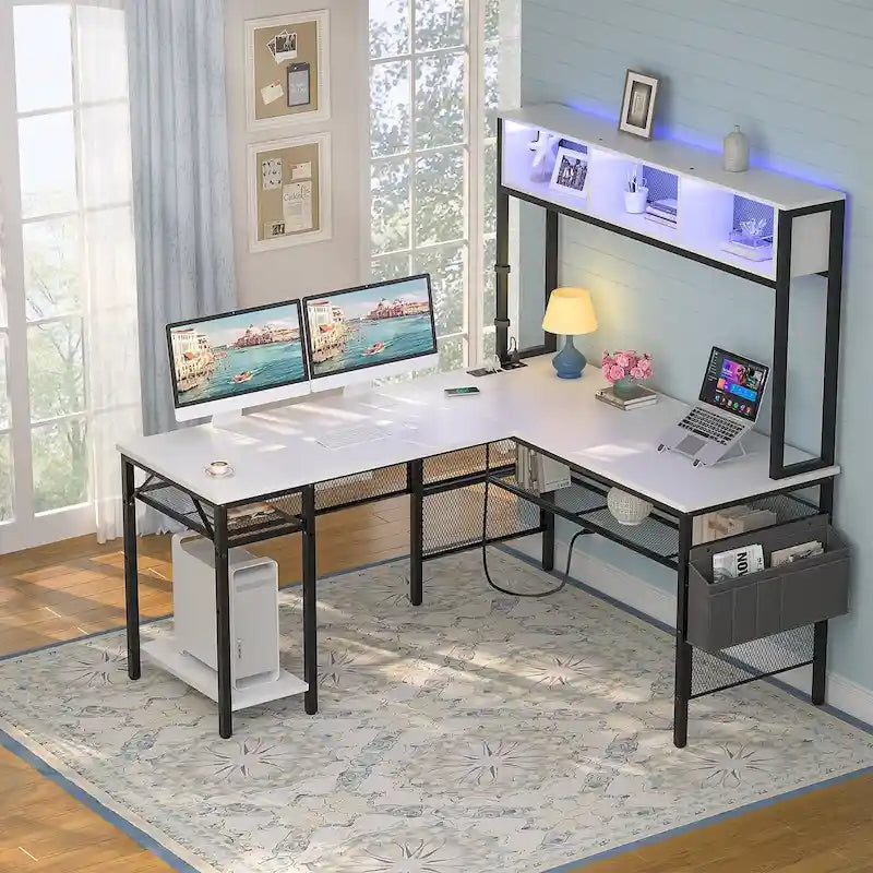 Bureau d'ordinateur d'angle réversible avec étagères de rangement, bande LED et prises électriques, table de jeu