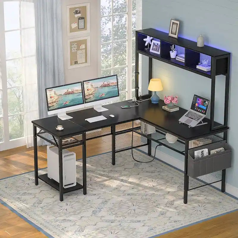Bureau d'ordinateur d'angle réversible avec étagères de rangement, bande LED et prises électriques, table de jeu