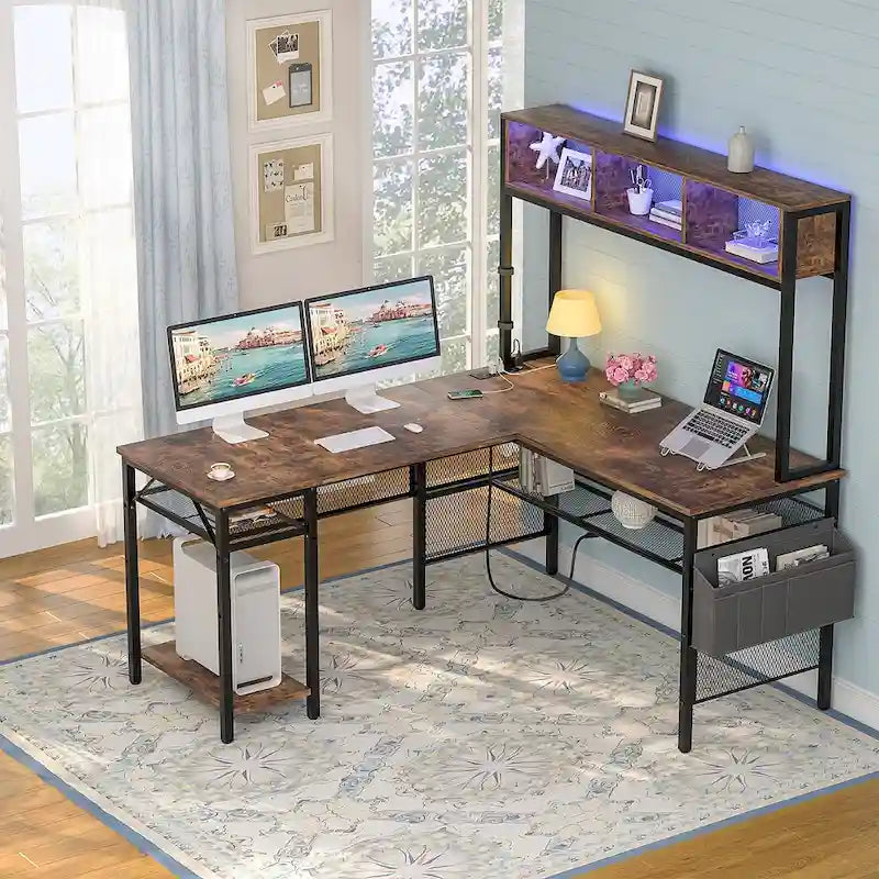 Bureau d'ordinateur d'angle réversible avec étagères de rangement, bande LED et prises électriques, table de jeu