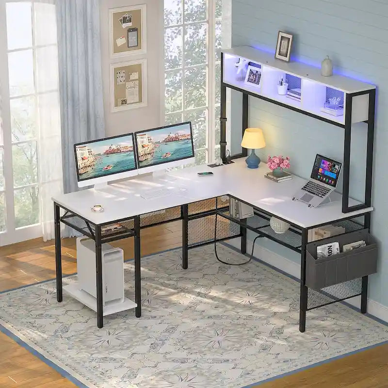 Bureau d'ordinateur d'angle réversible avec étagères de rangement, bande LED et prises électriques, table de jeu