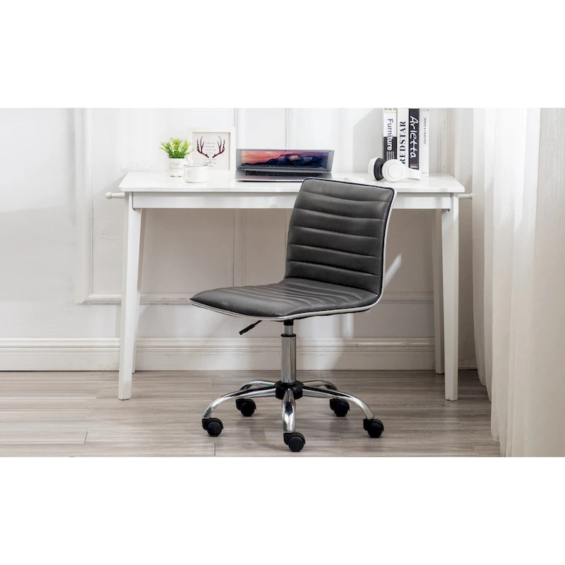 Chaise de bureau sans accoudoirs design côtelée en similicuir gris avec dossier mi-haut et pivotante