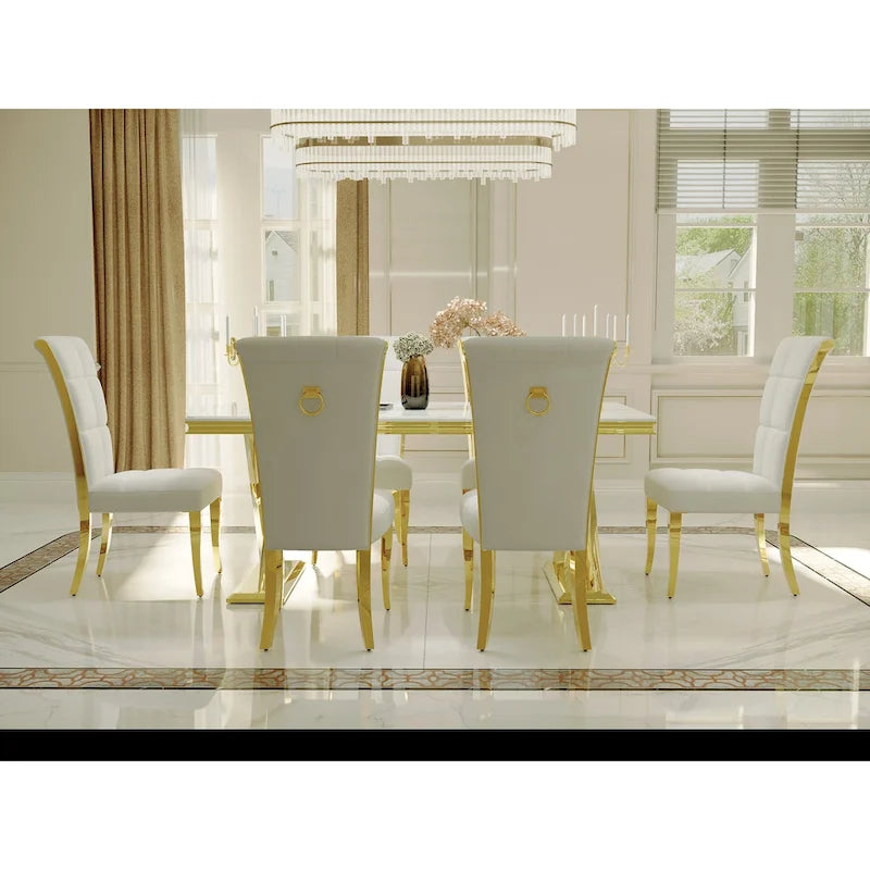 Chaises de salle à manger de luxe en velours blanc avec anneau de tirage à l'arrière et pieds en or poli