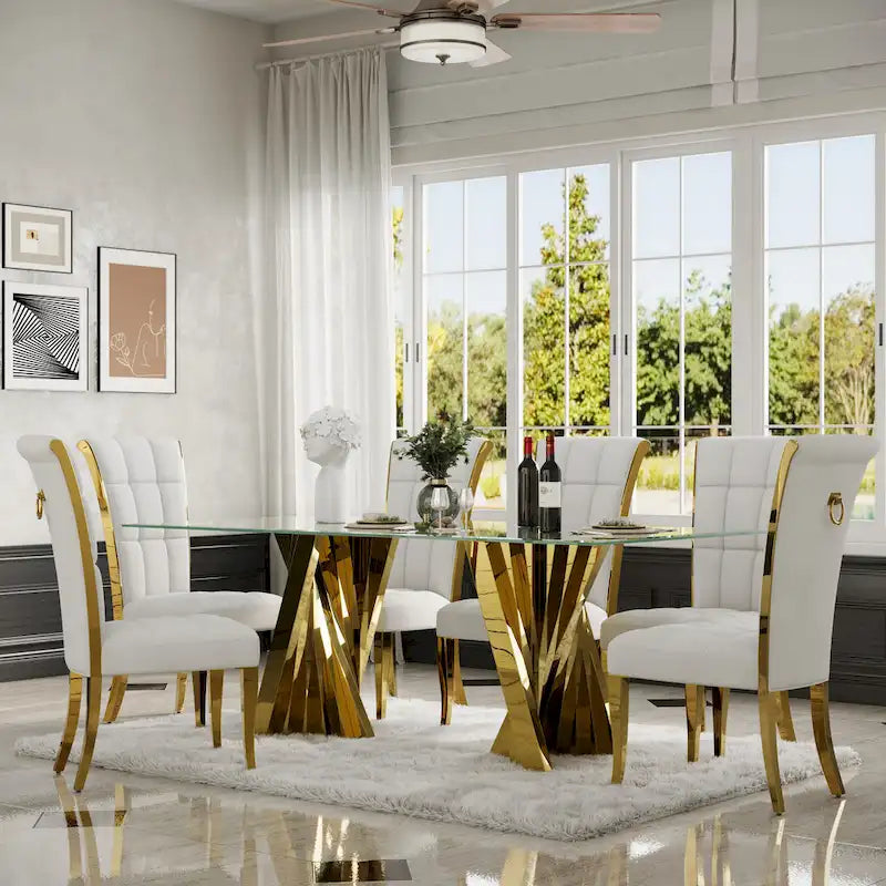 Chaises de salle à manger de luxe en velours blanc avec anneau de tirage à l'arrière et pieds en or poli