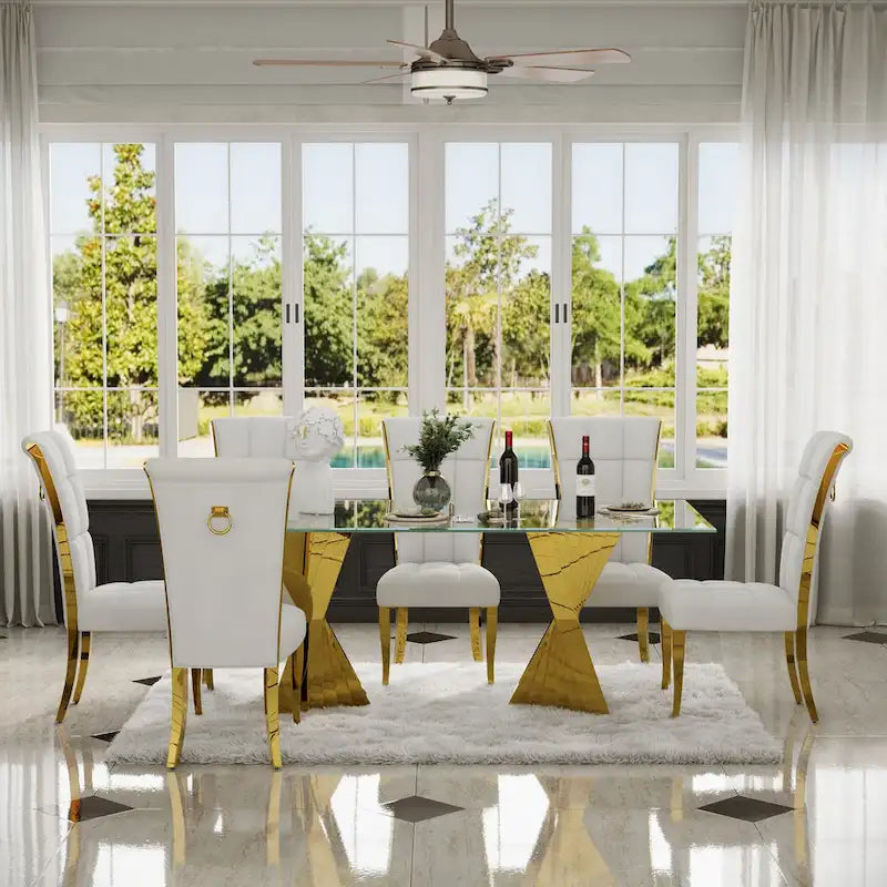 Chaises de salle à manger de luxe en velours blanc avec anneau de tirage à l'arrière et pieds en or poli