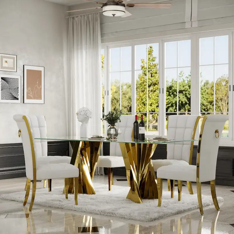 Chaises de salle à manger de luxe en velours blanc avec anneau de tirage à l'arrière et pieds en or poli